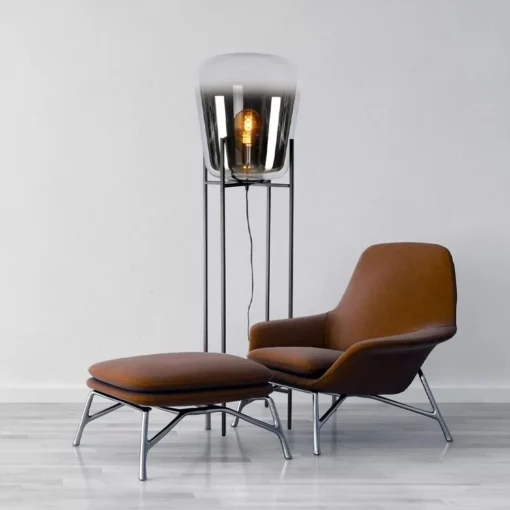 Design vloerlamp zwart frame met grote glazen kap