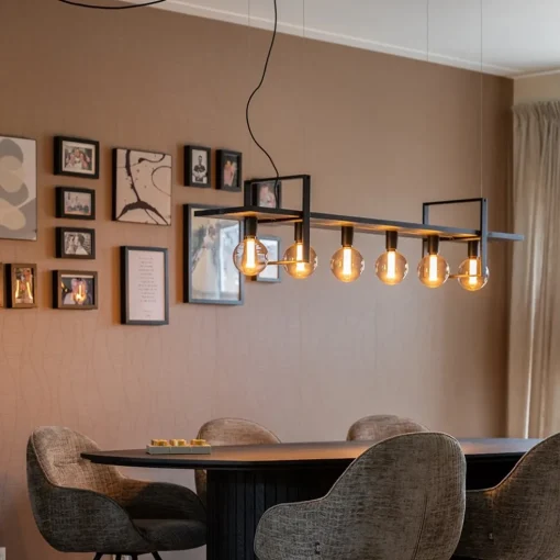 Grote hanglamp zwart frame met houten planken