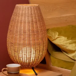 Grote rotan tafellamp naturel met zwarte pootjes