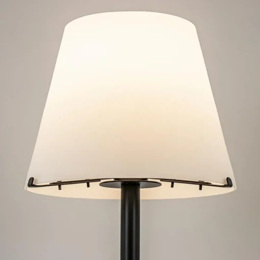 Moderne design tafellamp zwart met witte glazen kap