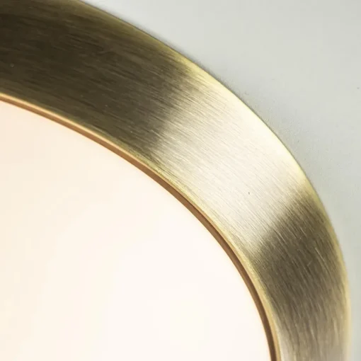 Strak klassieke plafonnière brons met mat wit glas
