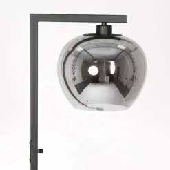Strakke vloerlamp zwart met smoke glazen kap