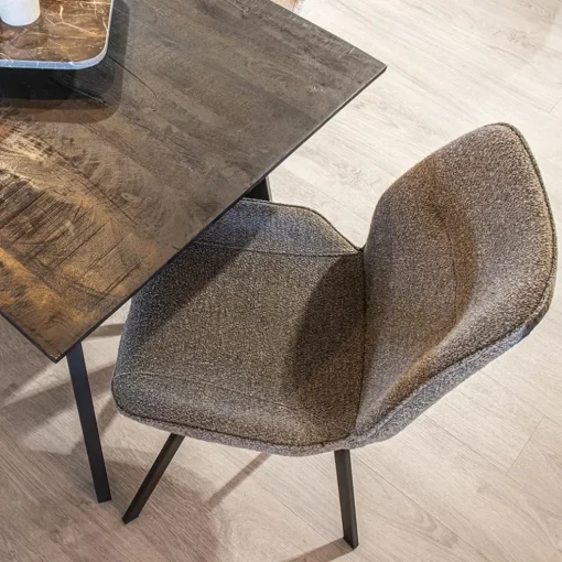 Trendy eetkamerstoel stof bruin met zwarte poot